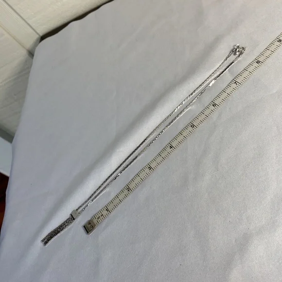 Petite and dainty silvertone Avon necklace - Picture 5 of 6